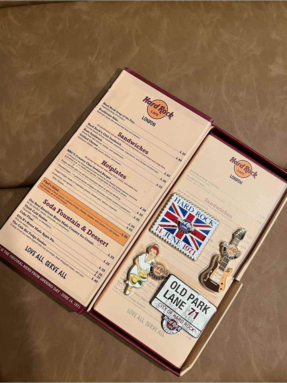 Hard Rock Cafe London Pin Set - Beige, Brown & Gold Accents